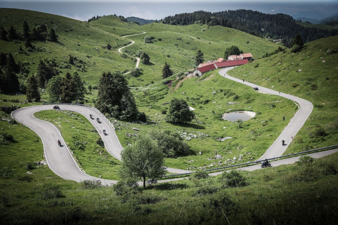 Triumph Adventure Experience: quando la moto va a braccetto con l'architettura